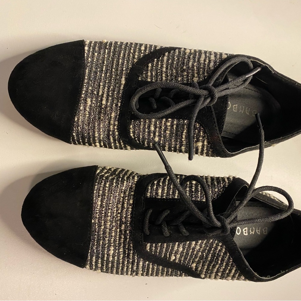 BAMBOO Women's Black and Cream Loafers